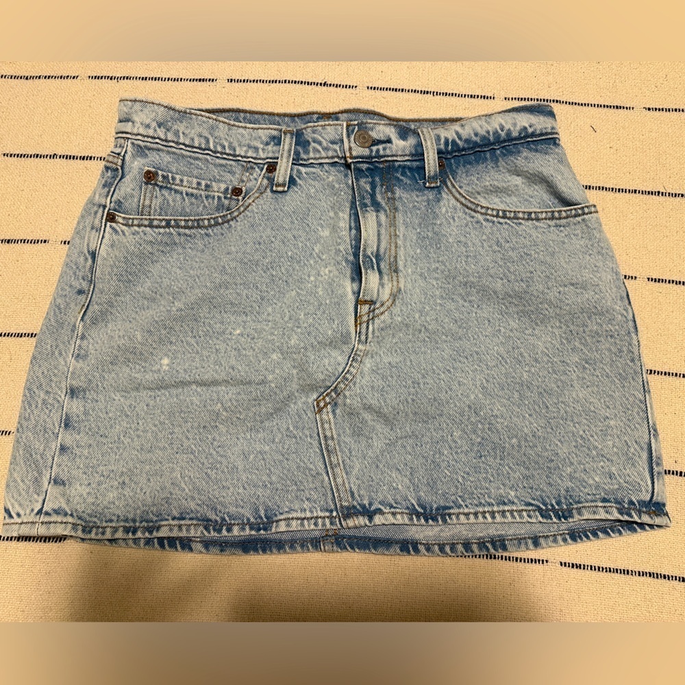 Levi’s Straus Women’s Light Wash Denim Jean Skirt Size 30
